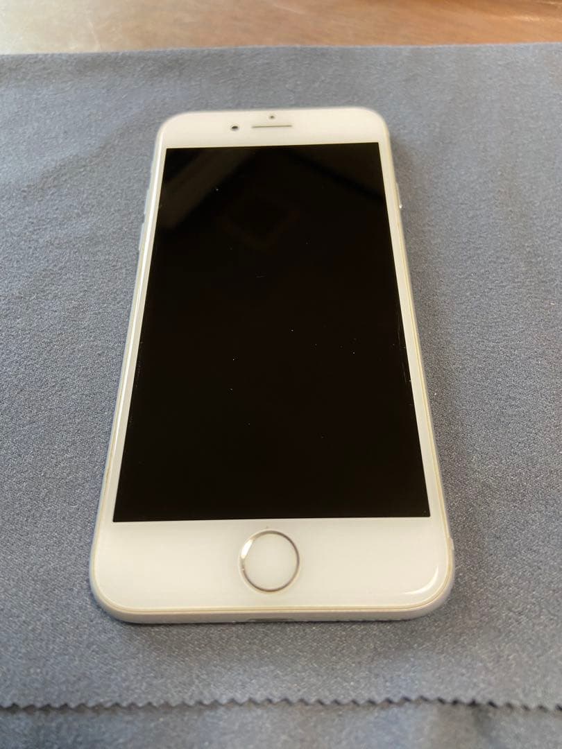 Apple iPhone 8ホワイト 4.7インチ 本体 - メルカリ