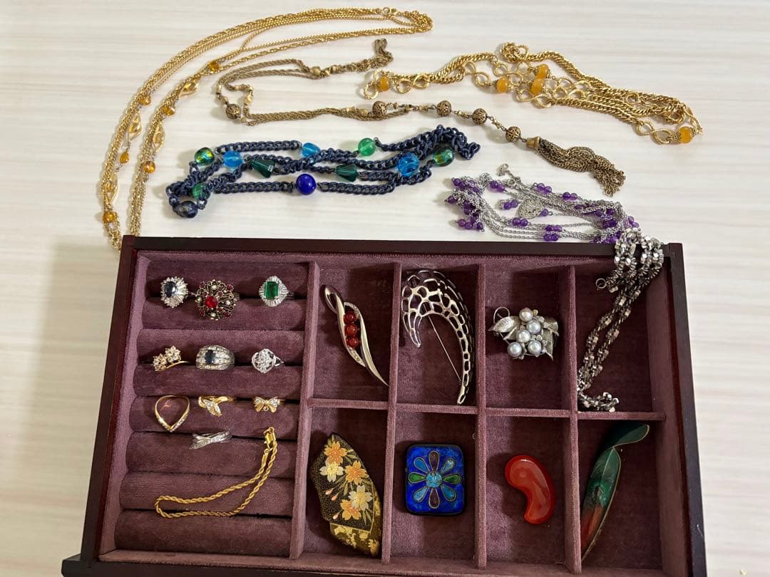 遺品整理 アクセサリーまとめ売り - メルカリ