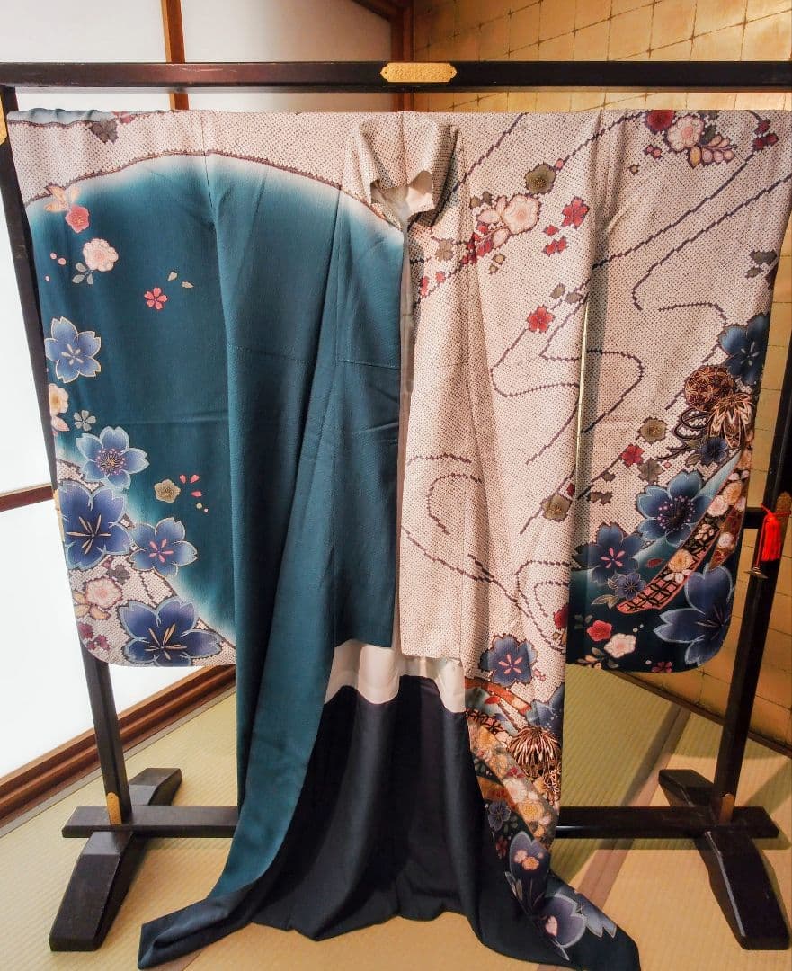 振袖 青緑と白の花柄 山善 呉服のいさじの振袖 /白色/古典/花柄/ 白・緑系古典柄振袖 | My振袖