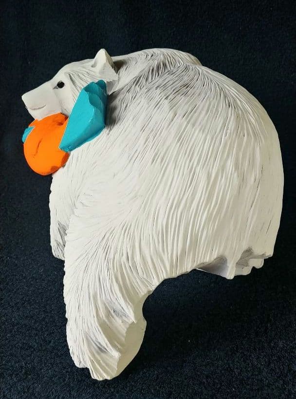 木彫り熊の置物（大きめ）シロクマアレンジ（33☓19.5☓23cm、2.3kg）