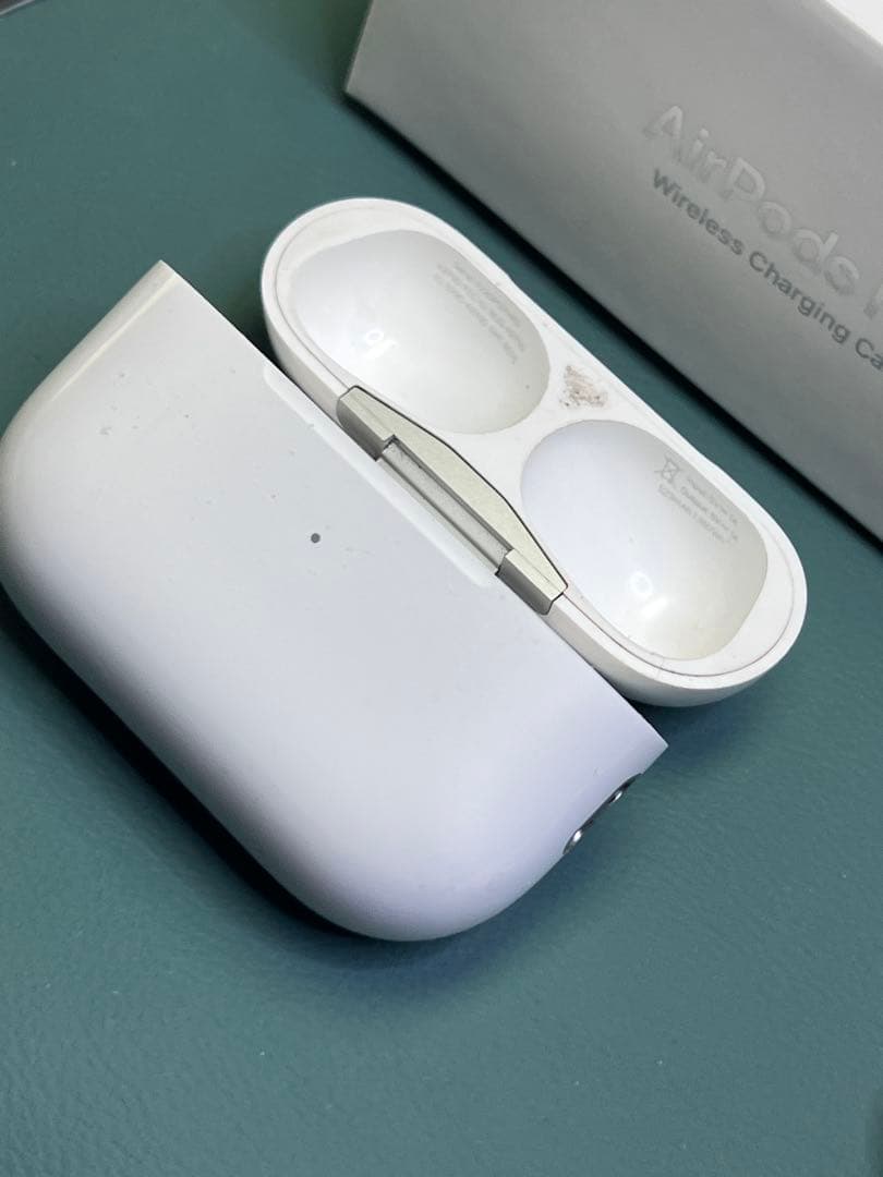 Apple AirPods pro第2世代充電ケースのみ A2700正規品動作品 - メルカリ