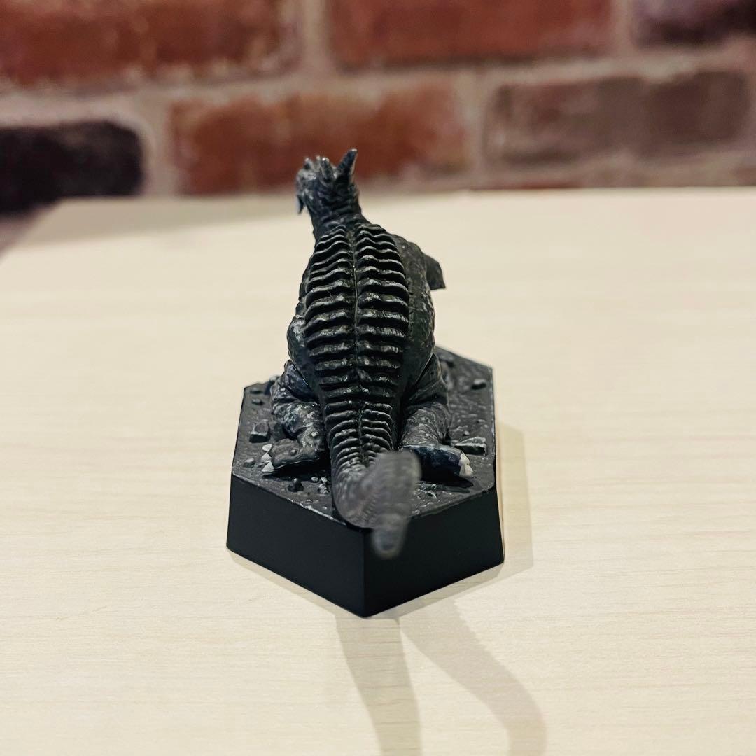 ウルトラ怪獣名鑑 シークレット 虹の卵 パゴス モノクロ ウルトラQ 12