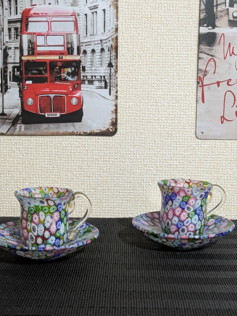 ムラノガラス.ベネチアンガラス ティーカップ .ソーサ、１セットはジャンクです。 ムラノガラス.ベネチアンガラス ティーカップ .ソーサ、1セットは