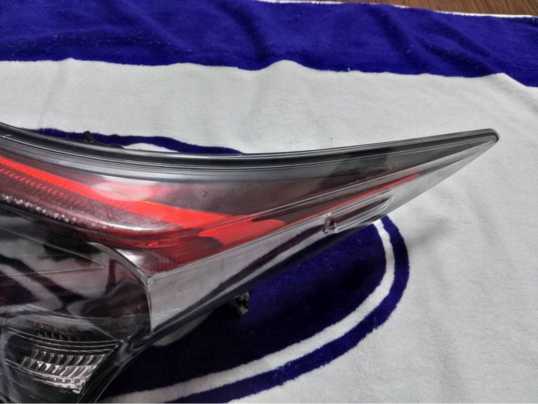 トヨタ プリウス 50 前期 テールランプ ICHIKOH 47-87 - メルカリ