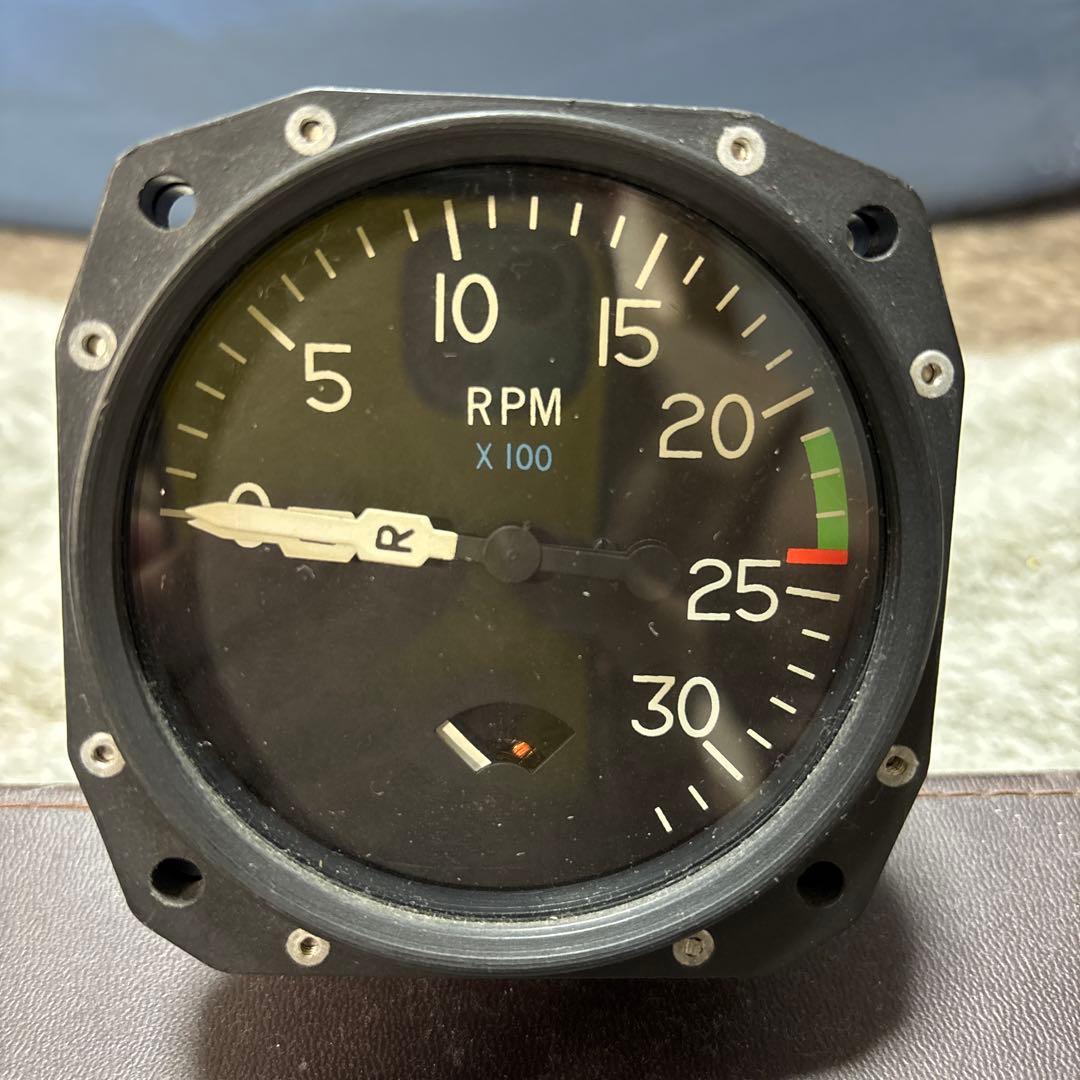ビーチクラフト社製　航空機エンジン回転計 飛行機のManifold Pressure Gauge と Tachometer （RPM）