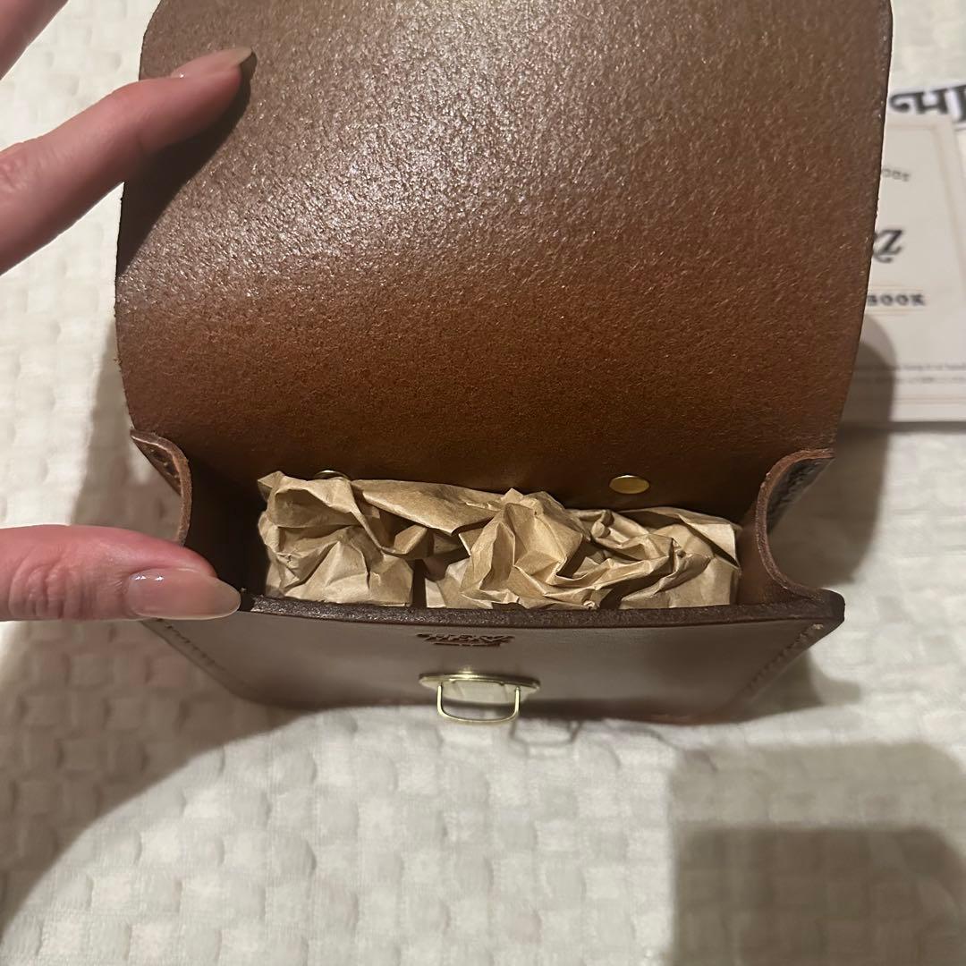 広瀬すずドラマ使用牛革HERZ ブラウンレザー ボディバッグ - メルカリ