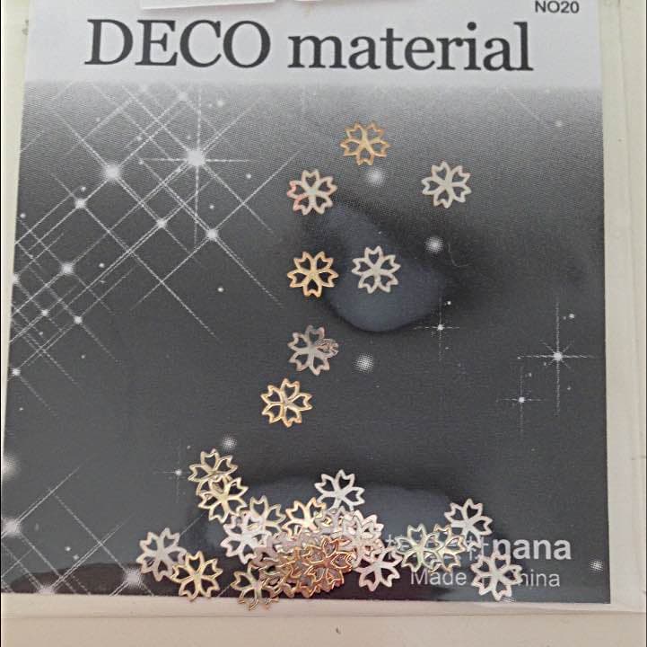 デコパーツ、ネイルパーツに♡ デコパーツ (100) ネイルパーツ 4種類 いちご さくらんぼ 唇 王冠 蝶々