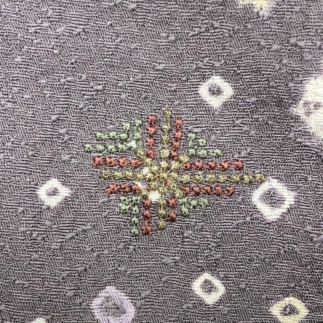 MK-1532 付下げ 絞り 刺繍 菱形 美しい曲線模様 紫鼠色 しつけ糸