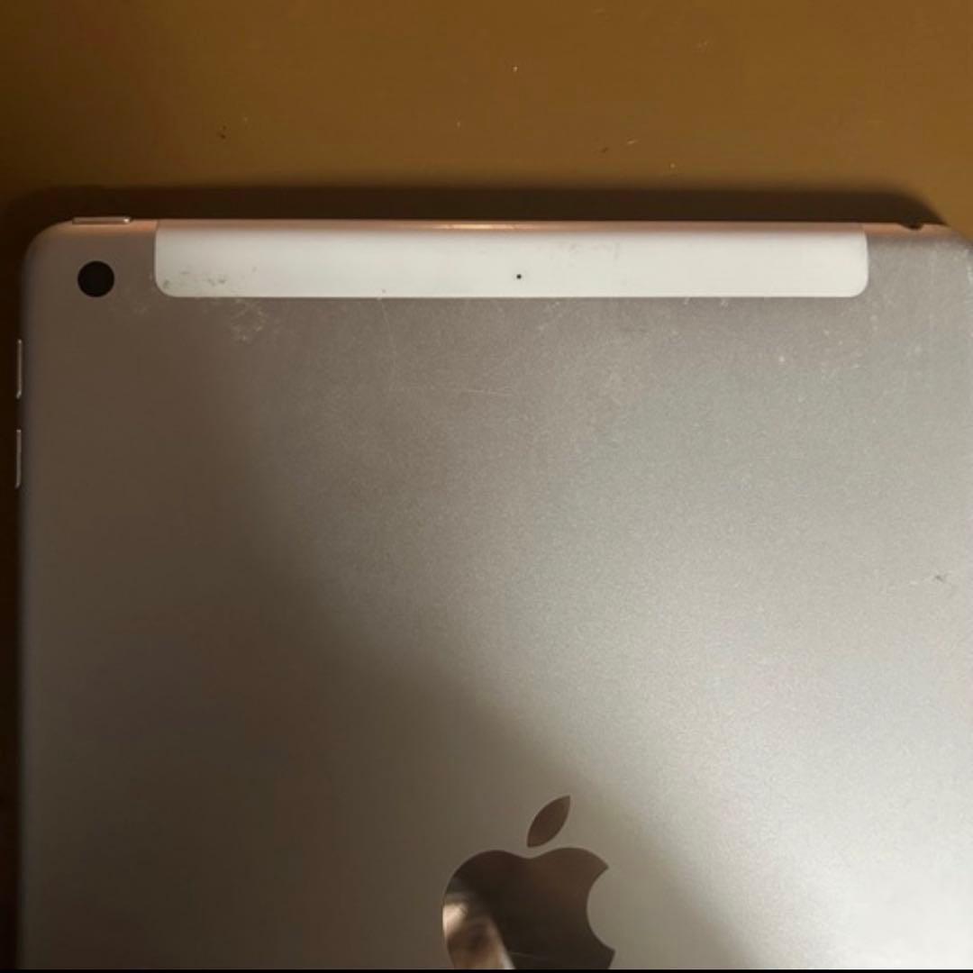 ジャンク品】iPad本体 第6世代 32GB 画面ひび割れあり ローズゴールド