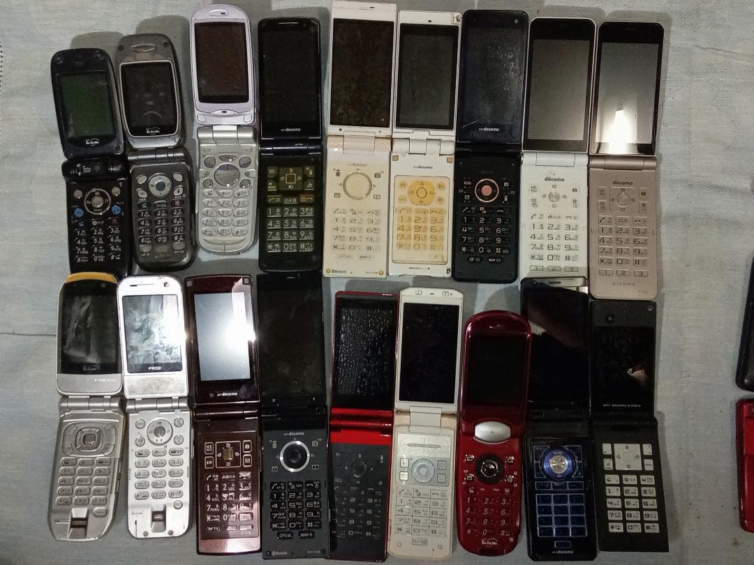 携帯電話 PHS ガラケー ジャンク品 大量 まとめ売り 73台 ドコモ au等