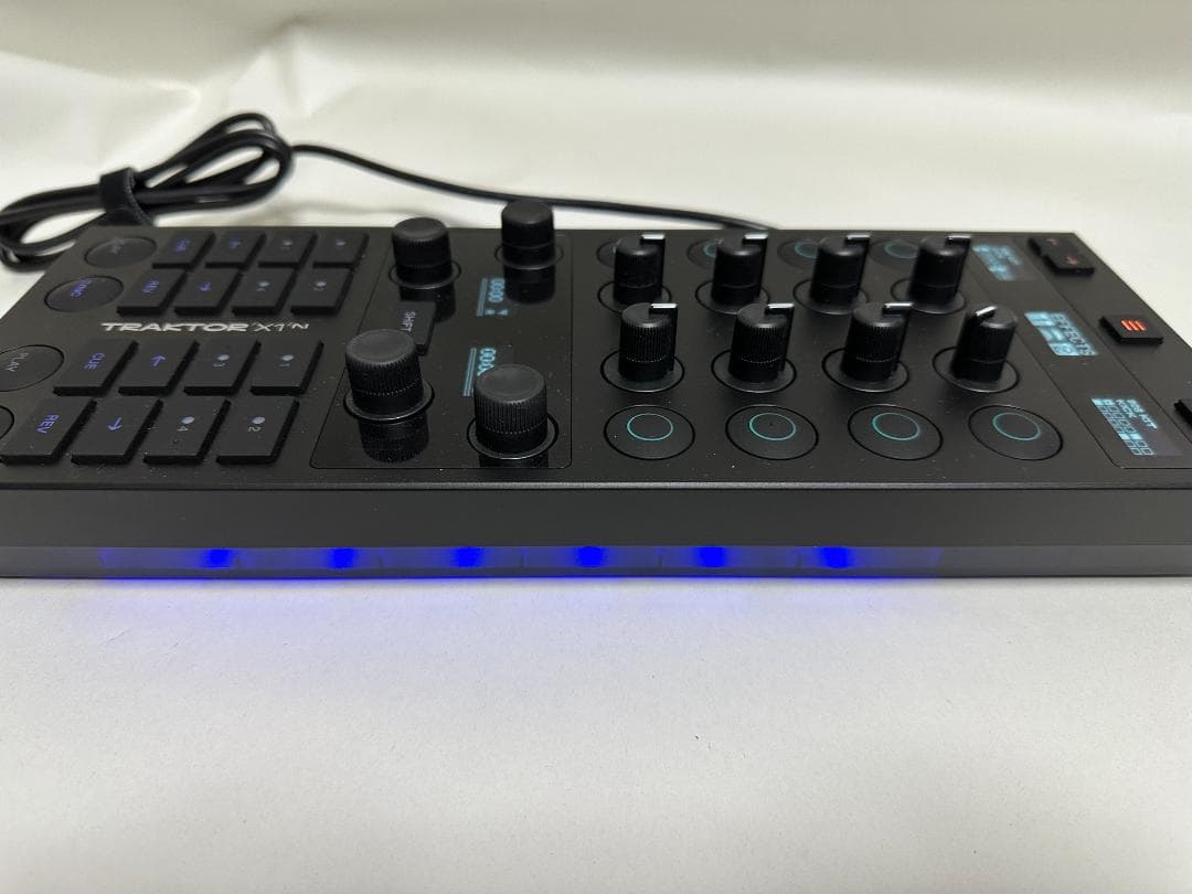 TRAKTOR X1 mk3 コントローラー Traktor X1 MK3 - First Look - DJ TechTools