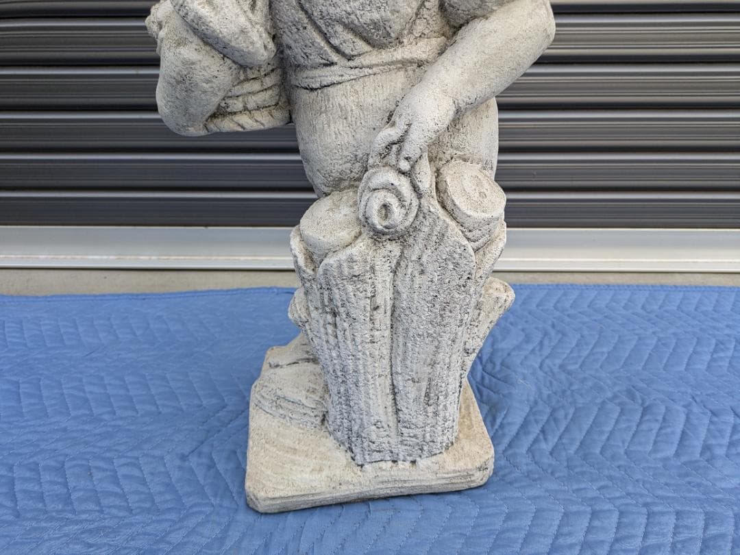 478 イタリア製 石像 花束を持つ子ども ガーデンオーナメント