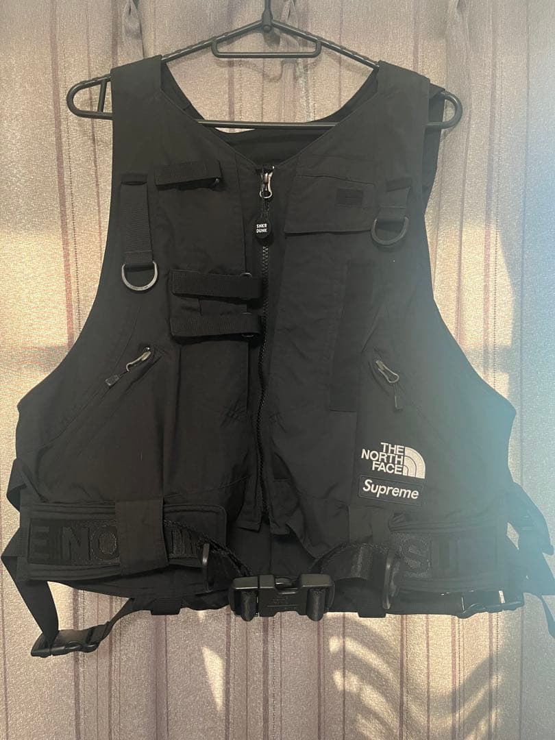 シュプリーム x ザノースフェイス アールティージー ベスト \"ブラック\"