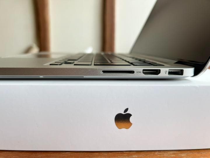 美品 MacBook PRO ME866J/A 13.3inch【おまけ付】