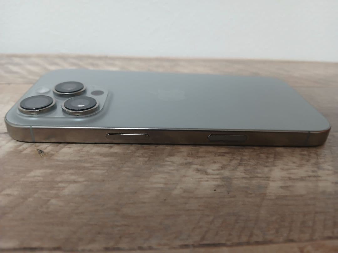 iPhone 16 Pro ジャンク品 / 部品取り・修理用*画面割れ・起動不可