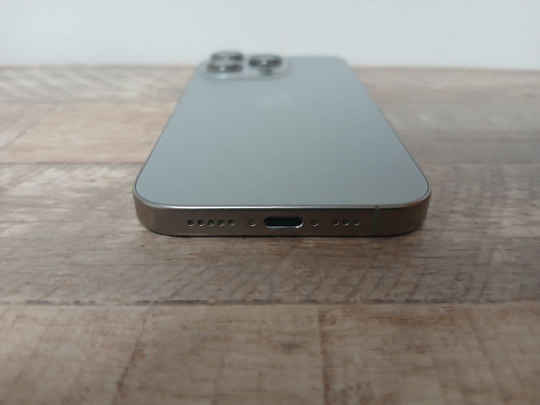 iPhone 16 Pro ジャンク品 / 部品取り・修理用*画面割れ・起動不可