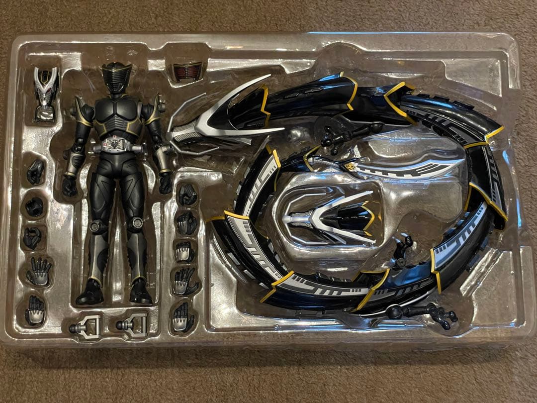 S.H.Figuarts 仮面ライダーリュウガ&ドラグブラッカー