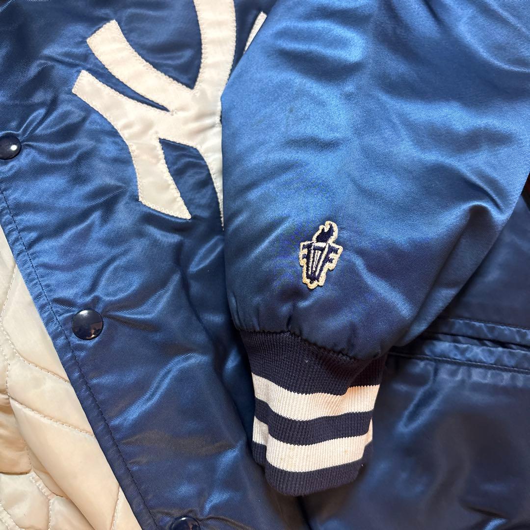 週末値下げ‼️New York Yankees サテンジャケットLサイズ - メルカリ