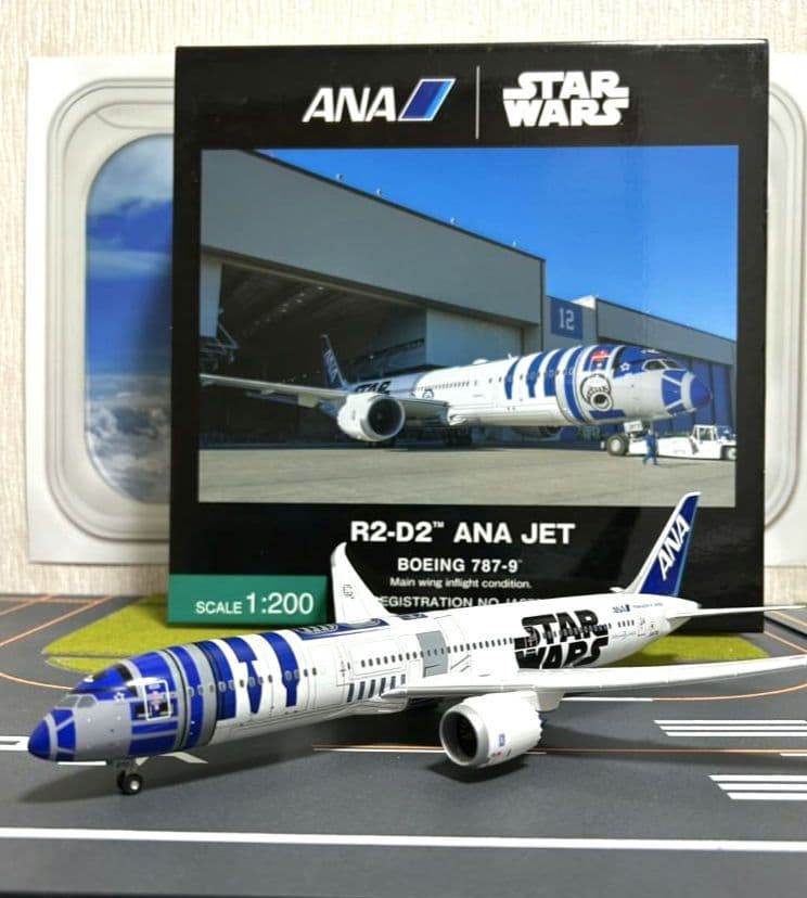 ANA STARWARS R2D2 B787-9 1/200 プラ完成品 1/200 B787-9 ANA STAR WARS/スターウォーズ R2-D2 WiFiレドームつき