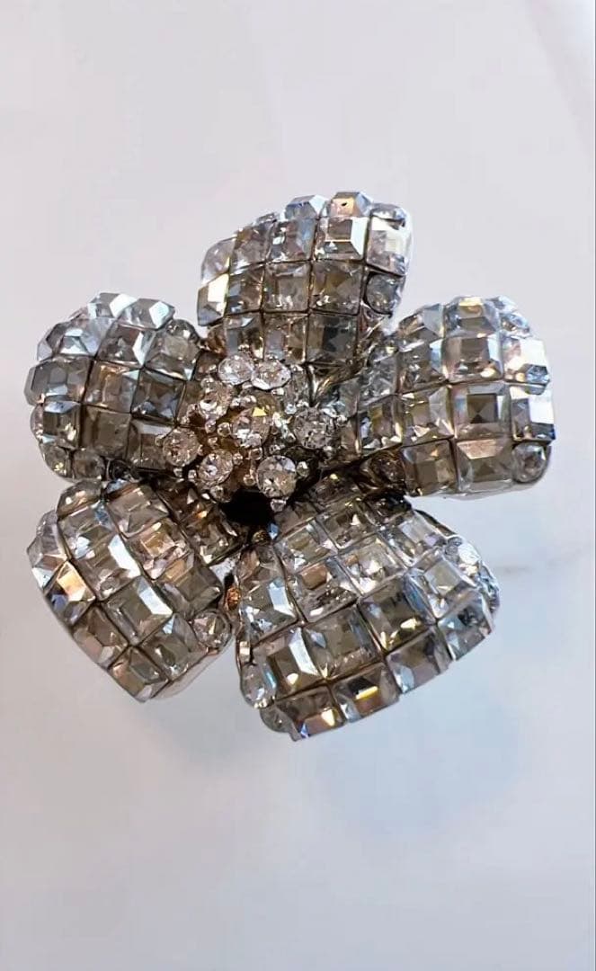 FOXEY フラワー ブローチ シルバー 中古・古着通販】FOXEY (フォクシー) フラワーブローチ｜ブランド