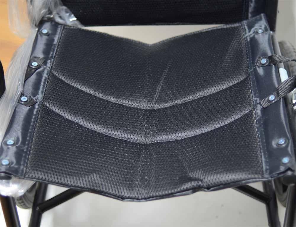 新入荷！超軽量 コンパクト介助用車椅子 折り畳み式 黒 KG05 - メルカリ