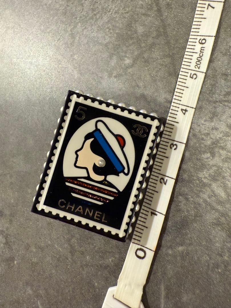 CHANELシャネル PAUSA切手モチーフ ブローチ ココマークの通販はau PAY