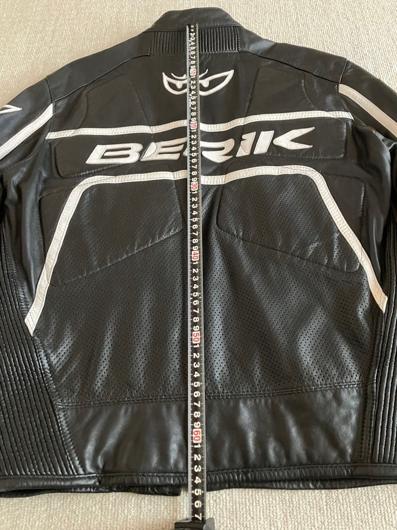 カ*ナ様 BERIK パンチングレザージャケット 黒 Lサイズ - メルカリ