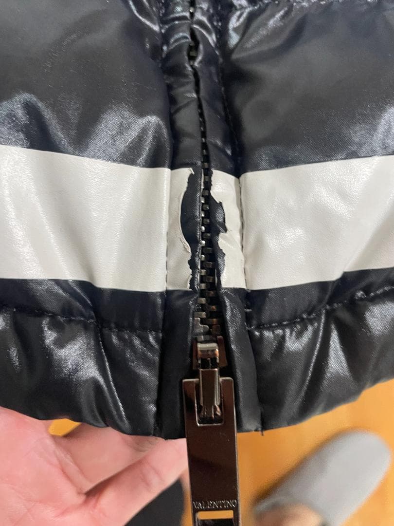 VALENTINO ダウンジャケット ビッグVロゴ フードなし 正規品 - メルカリ