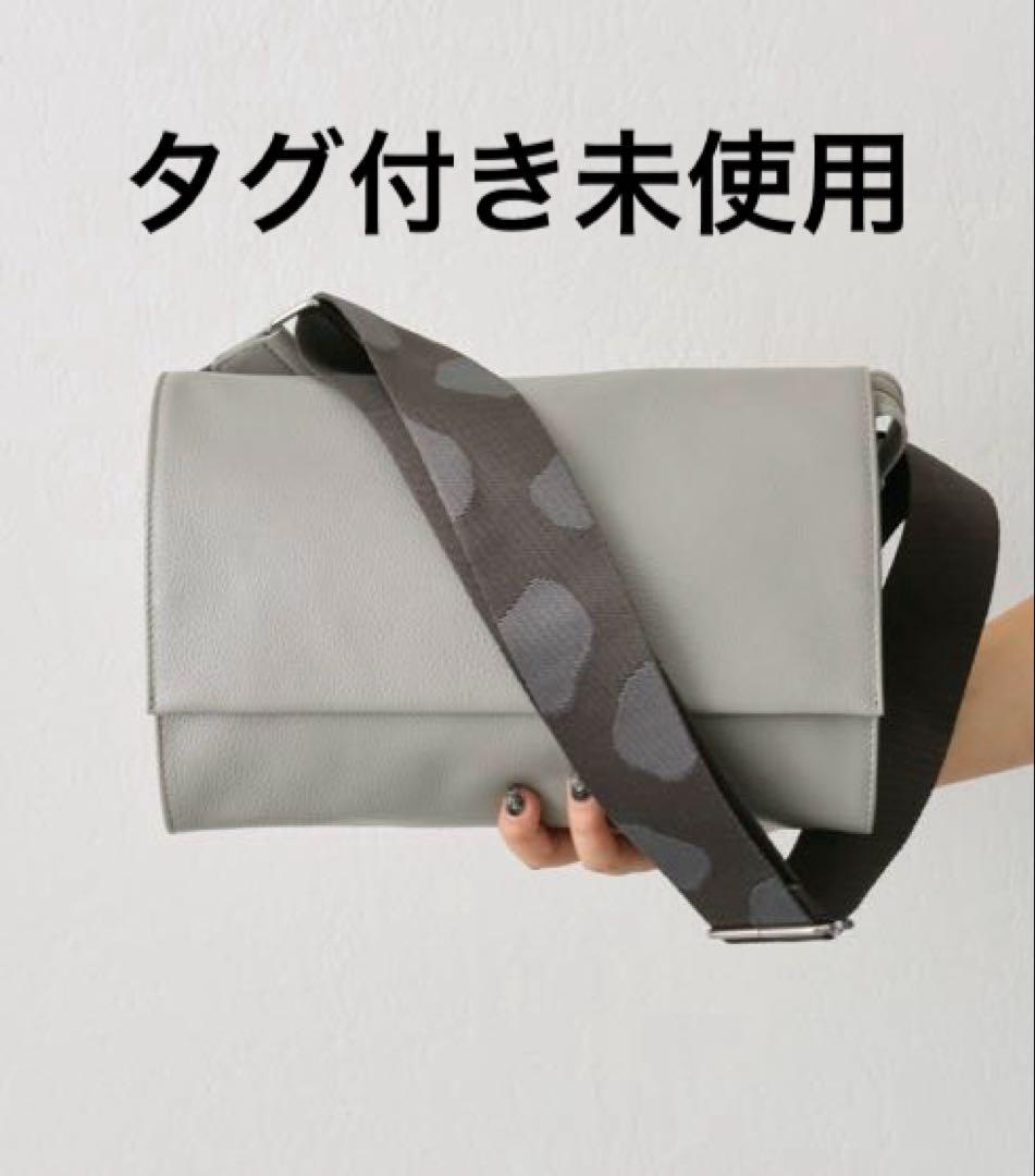 タグ付き　イアパピヨネ　本革　ワイドテープショルダーバッグ/ボディバッグ ear PAPILLONNER（イア パピヨネ） ショルダーバッグ バッグ 「本革