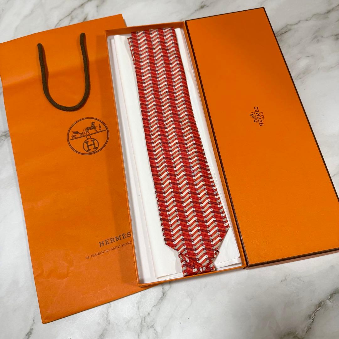 HERMES 新品未使用 紙袋 箱付き ネクタイ レッド系 総柄 エルメス