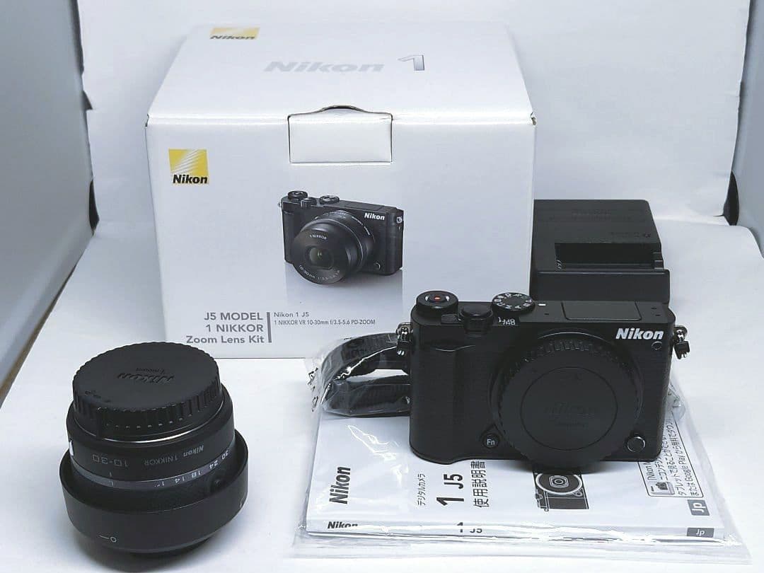 Nikon 1 J5 ミラーレスカメラ ズームレンズキット ニコン Nikon 1 J5 標準パワーズームレンズキット [ブラック] 価格比較