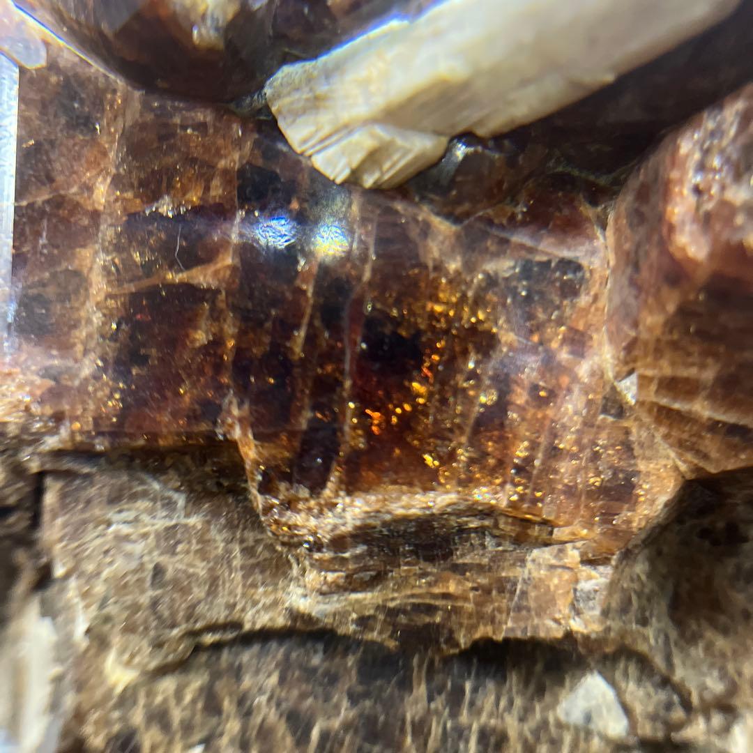 4.2kg ガーネットだと思われる石