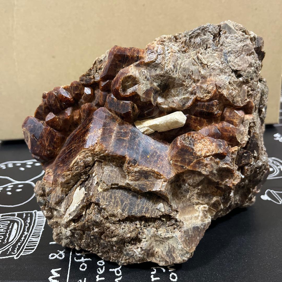 4.2kg ガーネットだと思われる石