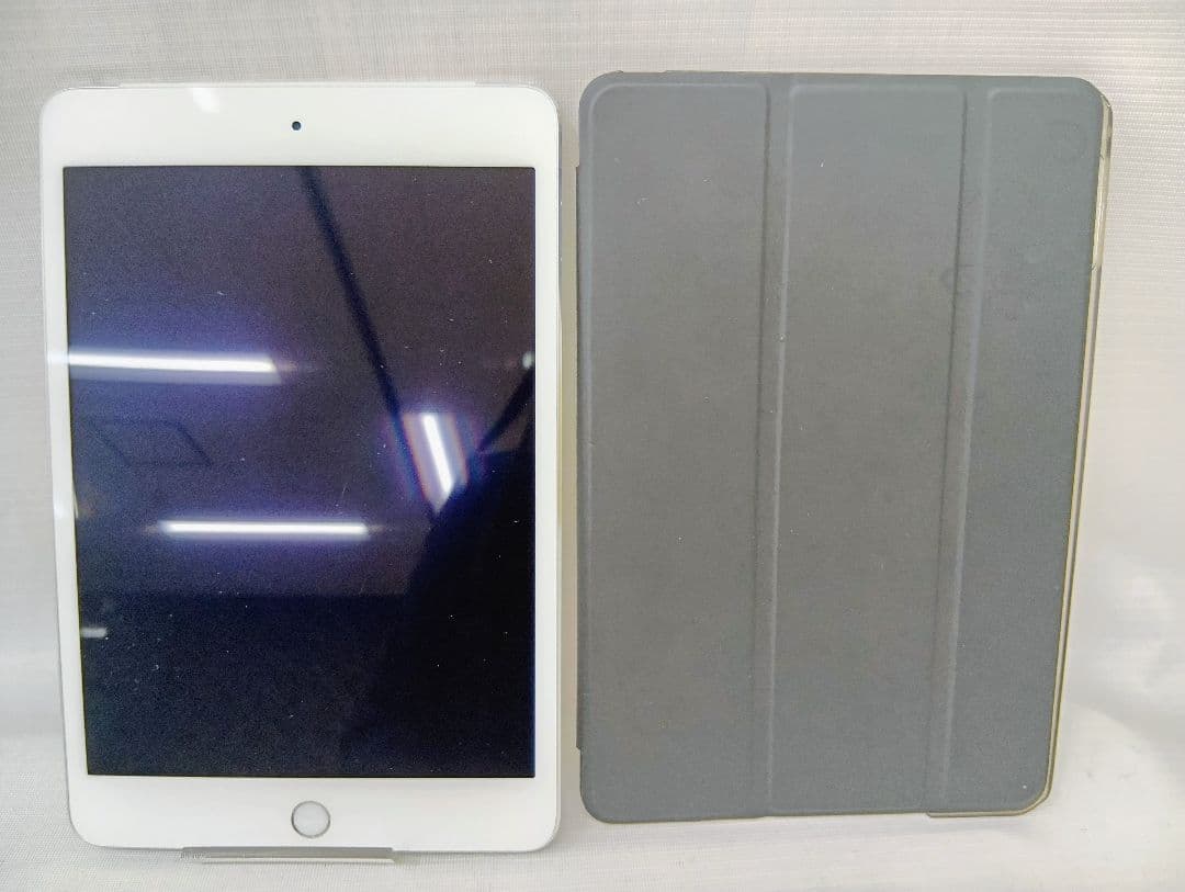 iPad mini4 579C-A1550　シルバーカラー/シリコンカバー付き Amazon.co.jp: 【整備済み品】 Apple iPad mini 4 Wi-Fi + Cellular