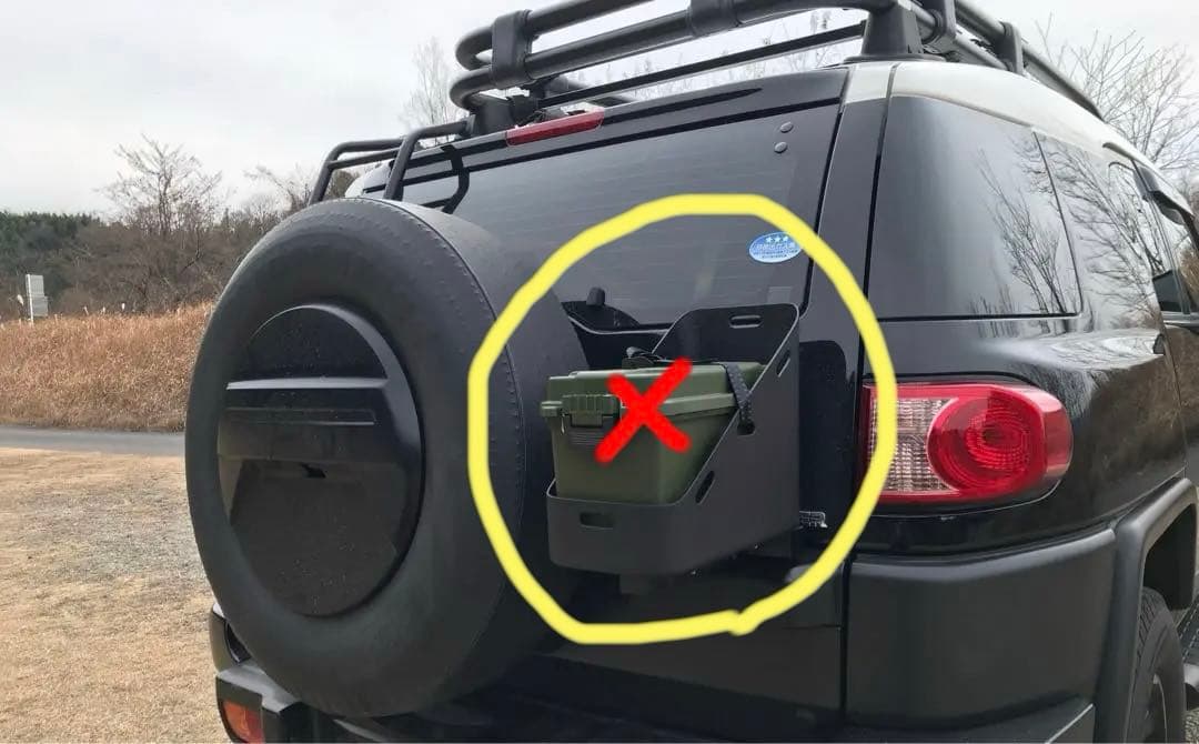 FJクルーザー ジェリ缶ホルダー ポリ製ジェリ缶付き - メルカリ