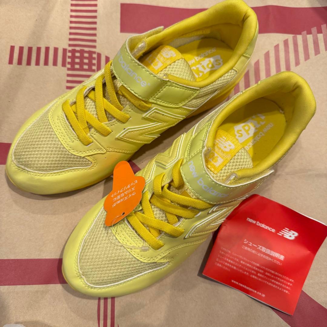 New Balance Kids イエロースニーカー 23.5cm - メルカリ