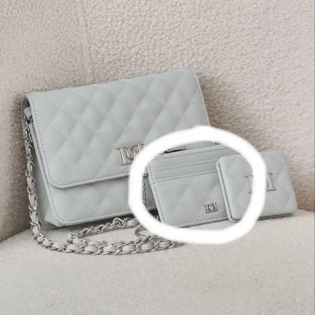 ダーリッチ DDロゴキルティングトラベルセット パスケース SAX - メルカリ