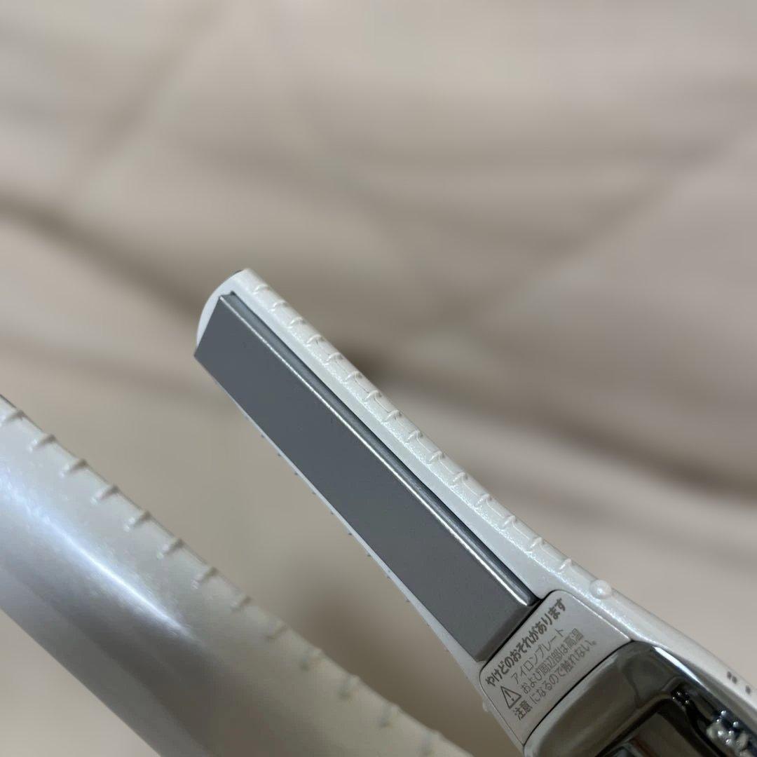 ほぼ未使用 ReFa ストレートヘアアイロン ホワイト 充電ケーブル付き