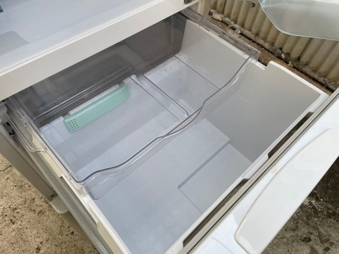 近隣配達可能 割と綺麗 HITACHI 300L 3ドア冷蔵庫 R-S30YMV