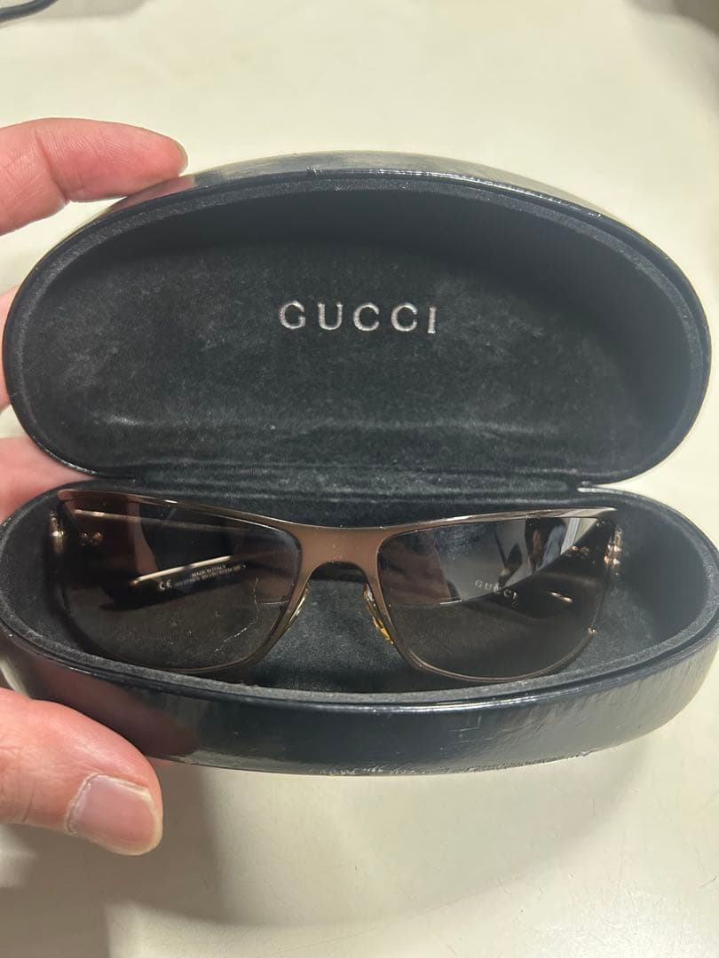 GUCCI ブラックサングラス ケース付き - メルカリ