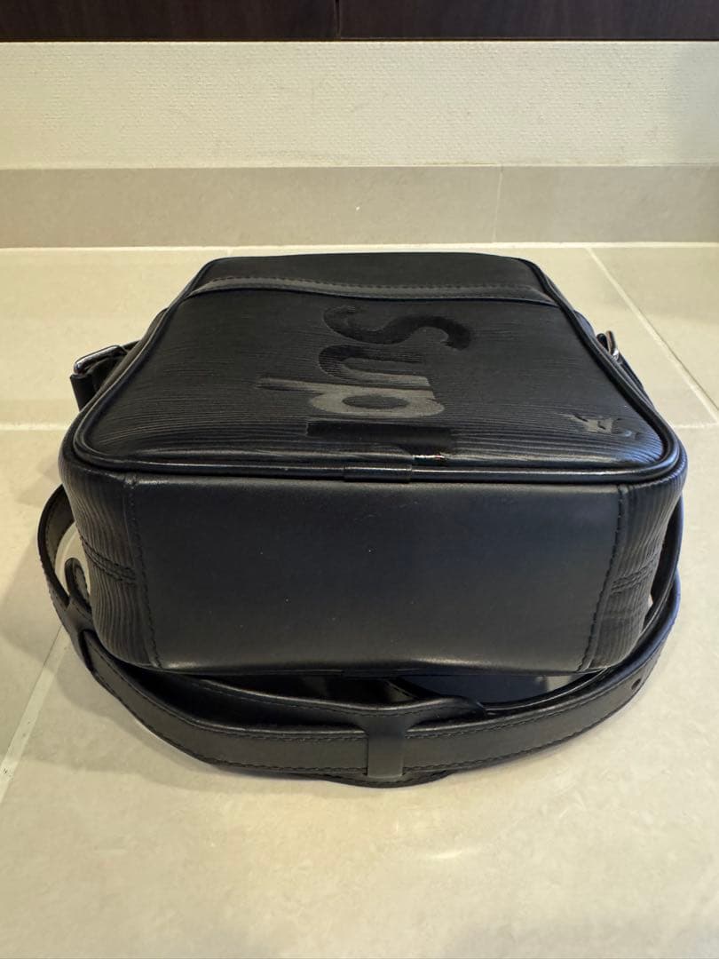 ルイヴィトン シュプリーム ダヌーブPM ショルダーバッグ エピ