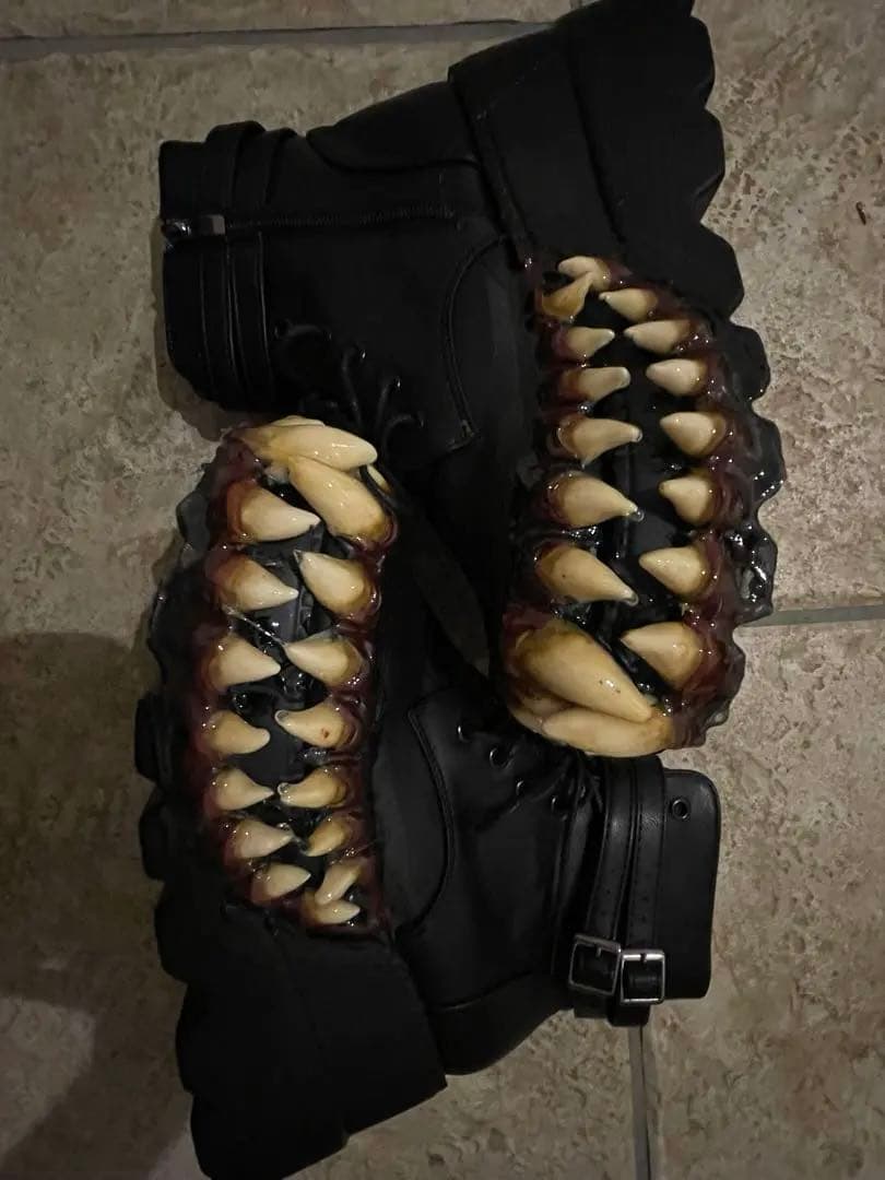 OneMall provides Mercari products: venomboots venom boots