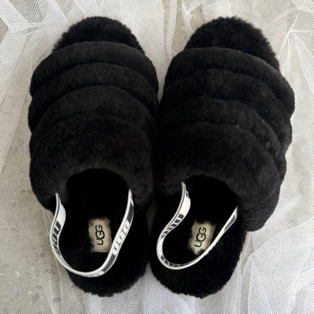 超美品　UGG バックストラップ サンダル ブラック ファー 羊毛 24.5cm