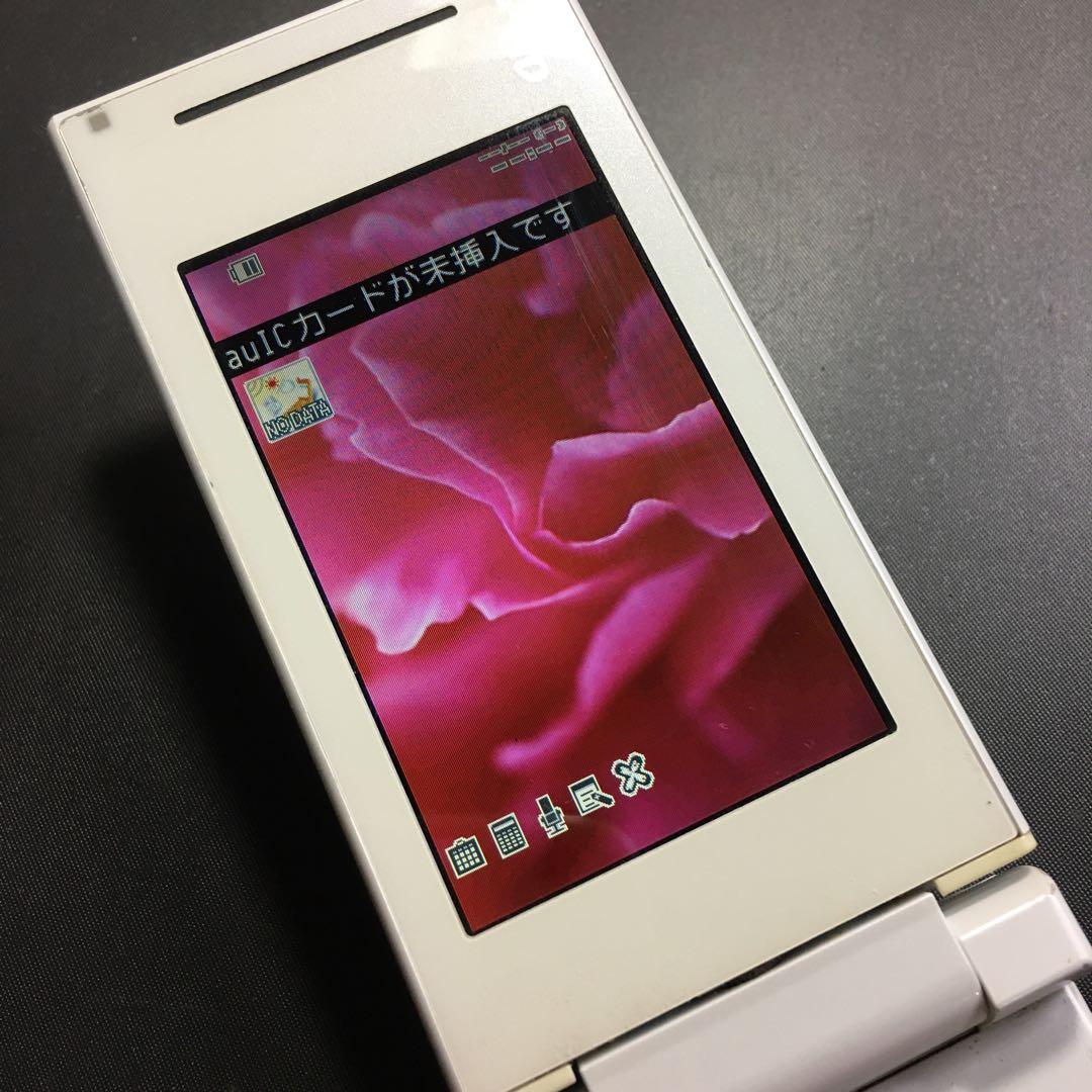au W53T TOSHIBA ホワイト折りたたみ式携帯電話 ガラケー 本体 - メルカリ