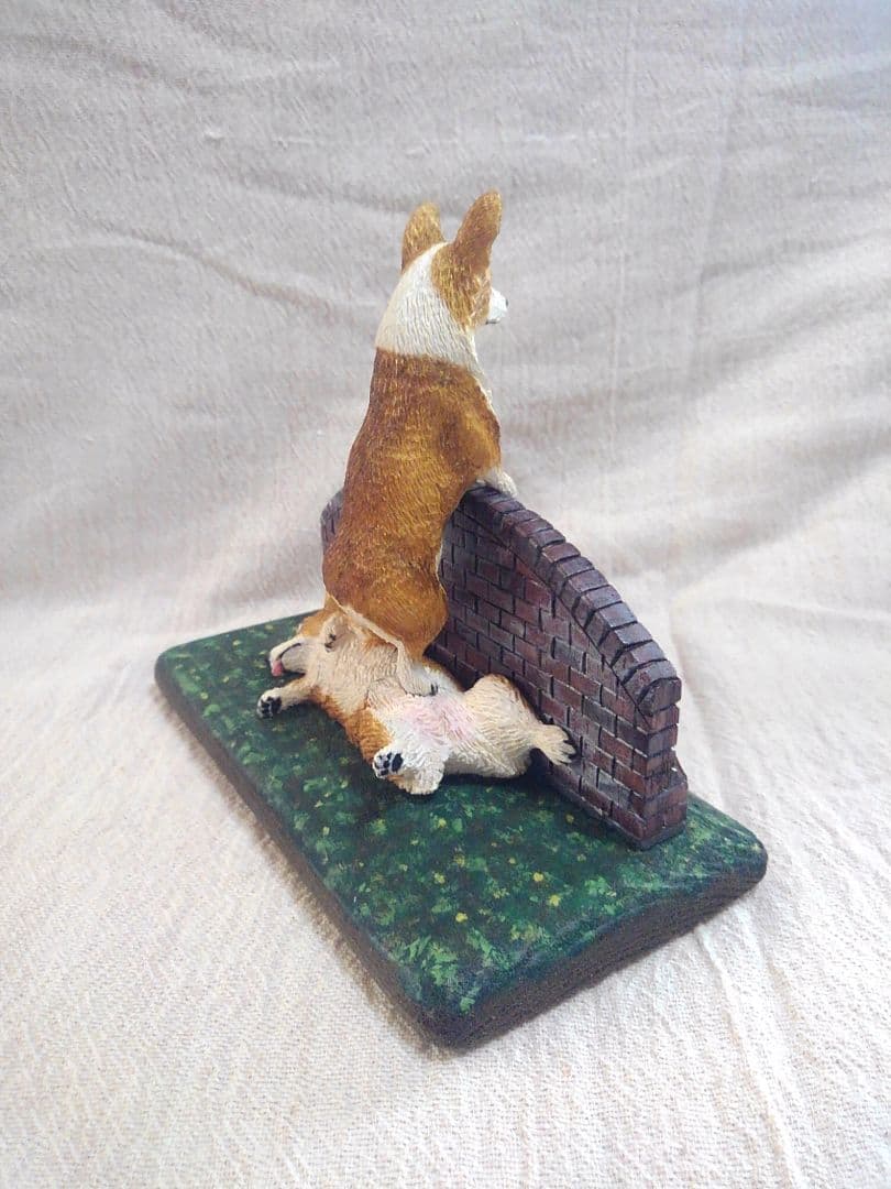 木彫りのコーギー2体 番犬編 - メルカリ