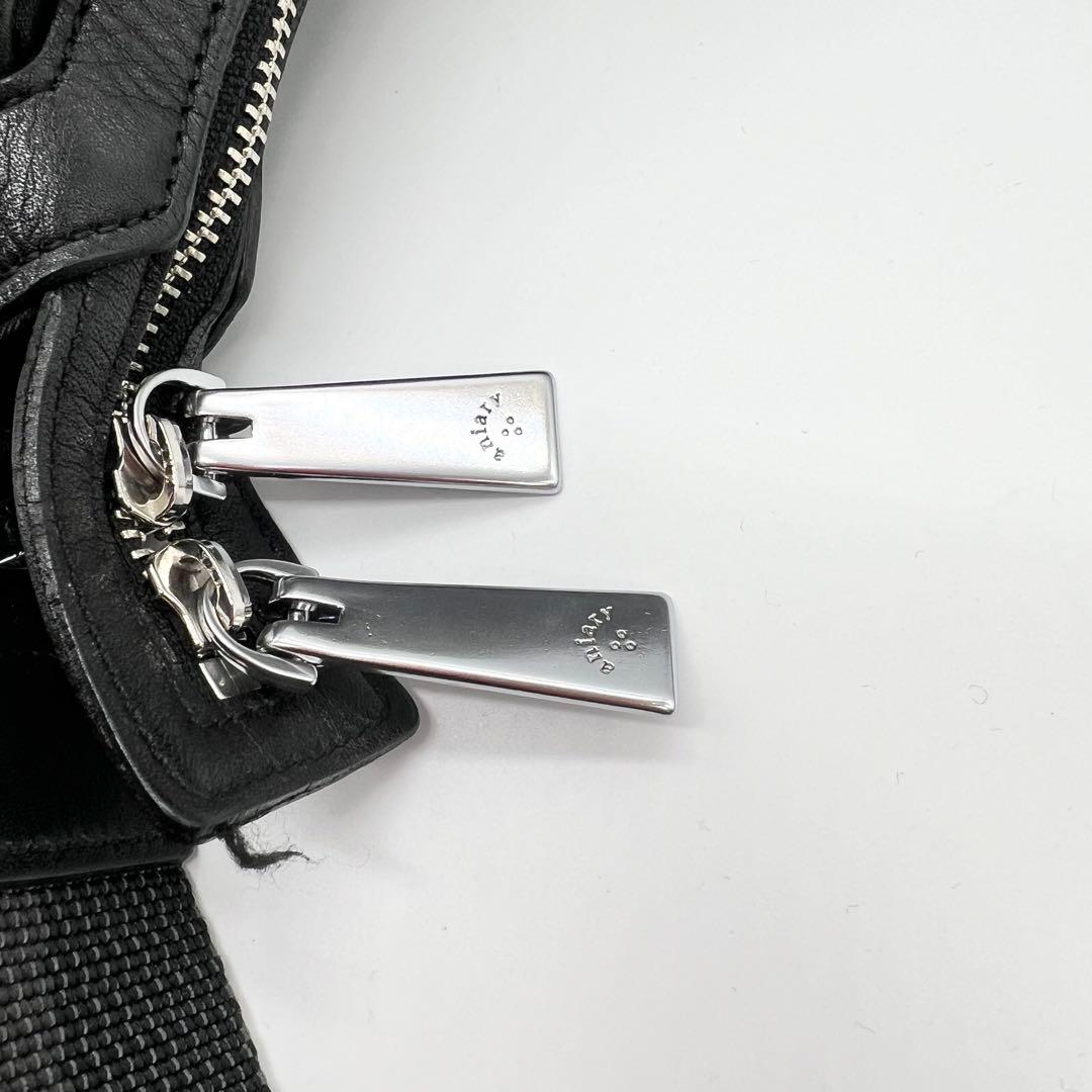 美品✨アニアリ ボディバッグ ハーフムーン レザー ブラック