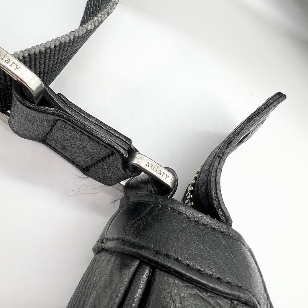 美品✨アニアリ ボディバッグ ハーフムーン レザー ブラック