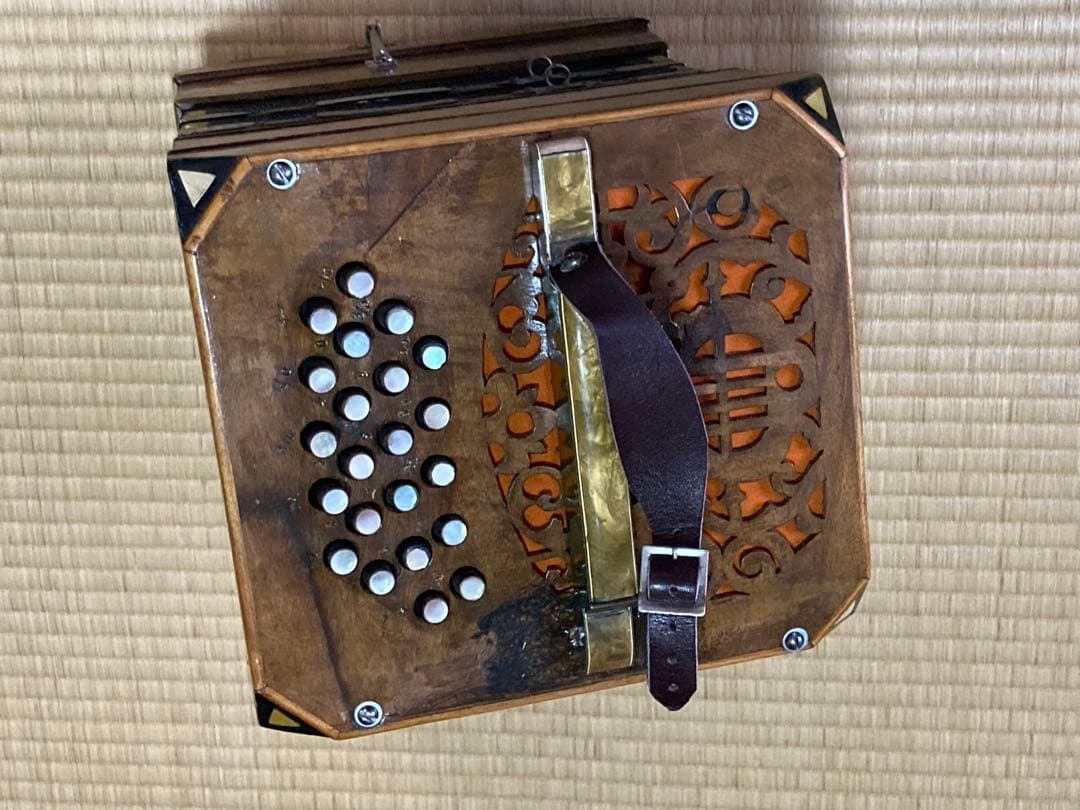 52ボタン バンドネオン ハードケース付き - メルカリ