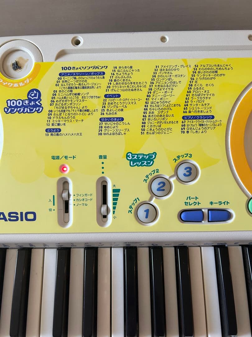 CASIO光ナビゲーションキーボード LK38 100曲 鍵盤が光る電子ピアノ