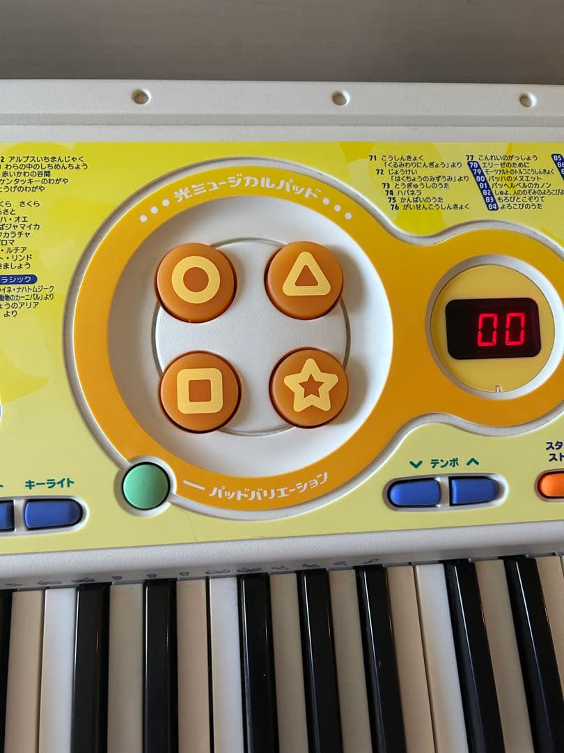 CASIO光ナビゲーションキーボード LK38 100曲 鍵盤が光る電子ピアノ